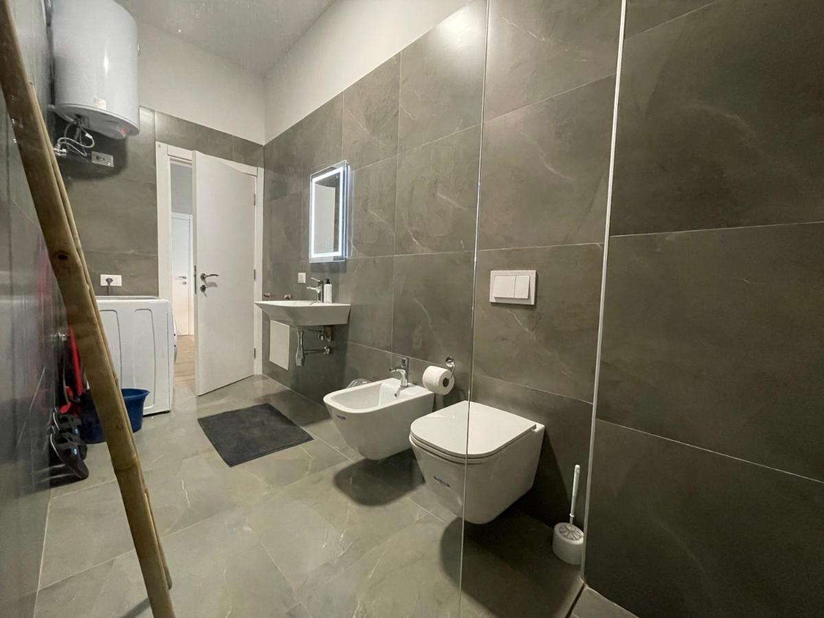 Square 21 Apartments 티라나 외부 사진